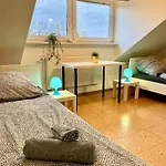 Geraeumige Fuer Familien Und Gruppen, Mitten In Zirndorf, Fuer 8 Personen Apartmán *