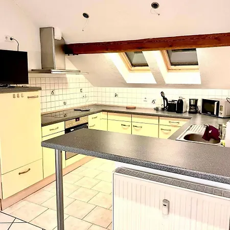 Geraeumige Fuer Familien Und Gruppen, Mitten In Zirndorf, Fuer 8 Personen Appartement Zirndorf