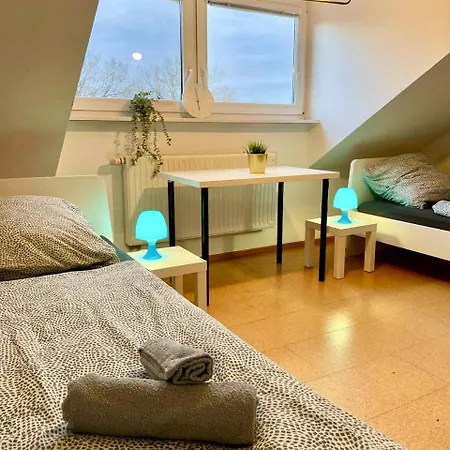 Geraeumige Fuer Familien Und Gruppen, Mitten In Zirndorf, Fuer 8 Personen Apartment
