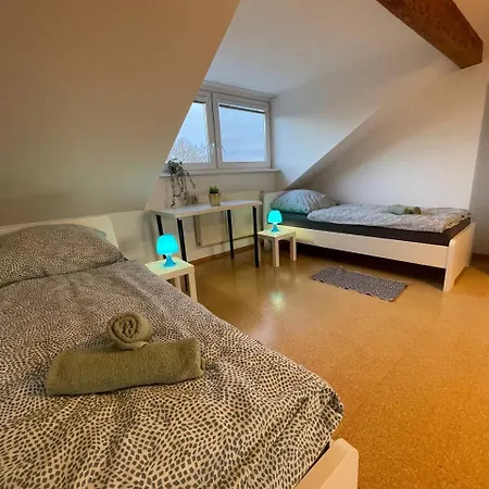 Appartement Geraeumige Fuer Familien Und Gruppen, Mitten In Zirndorf, Fuer 8 Personen *