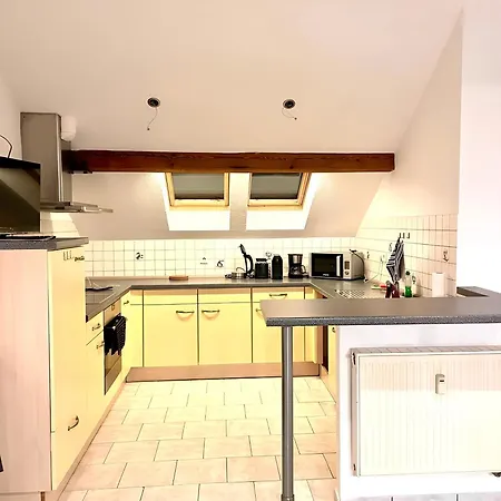 Apartment Geraeumige Fuer Familien Und Gruppen, Mitten In Zirndorf, Fuer 8 Personen *