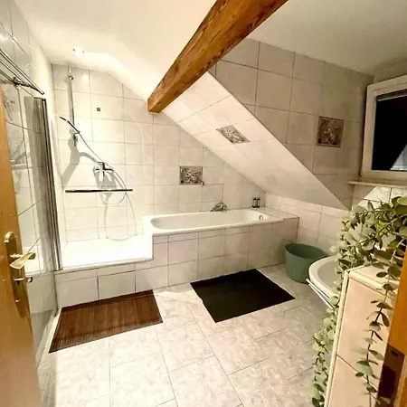 Geraeumige Fuer Familien Und Gruppen, Mitten In Zirndorf, Fuer 8 Personen Apartment Zirndorf